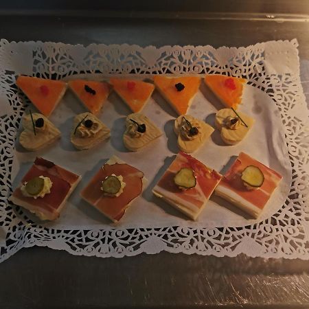 Le P'Tit Bouchon Hotell Rambervillers Eksteriør bilde