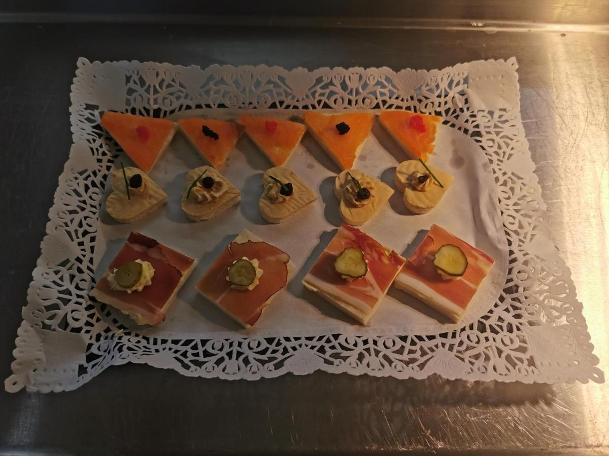 Le P'Tit Bouchon Hotell Rambervillers Eksteriør bilde